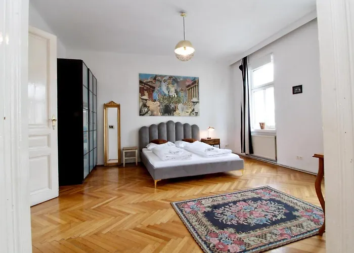 Bright Elegant Flat In Center Apartment