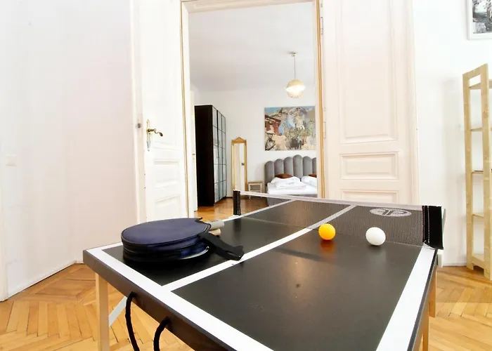 Bright Elegant Flat In Center Apartment *