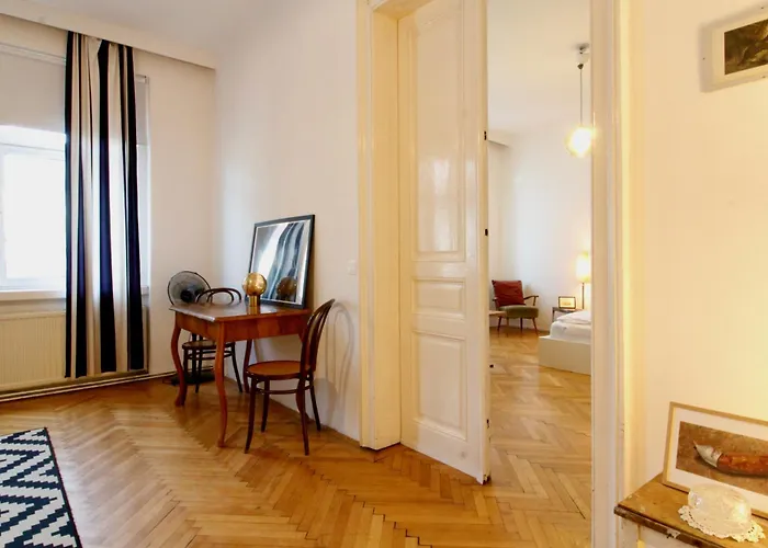 Bright Elegant Flat In Center Apartment *